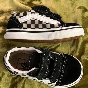 Black/checkered toddler vans